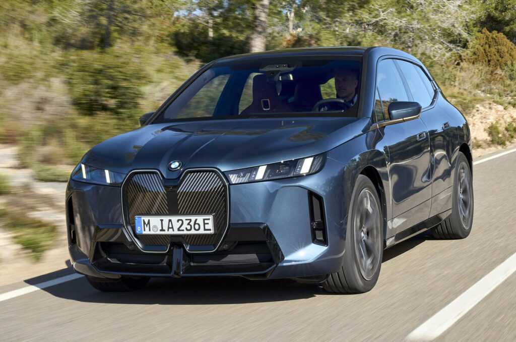 BMW iX: Future-Ready Electric Luxury SUV with Impressive Range and Advanced Features 3 01 bmw ix 2025