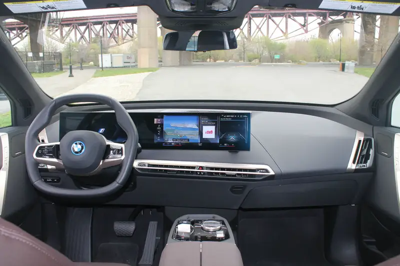 BMW iX: Future-Ready Electric Luxury SUV with Impressive Range and Advanced Features 2 626c178f86fa90001905d3e2